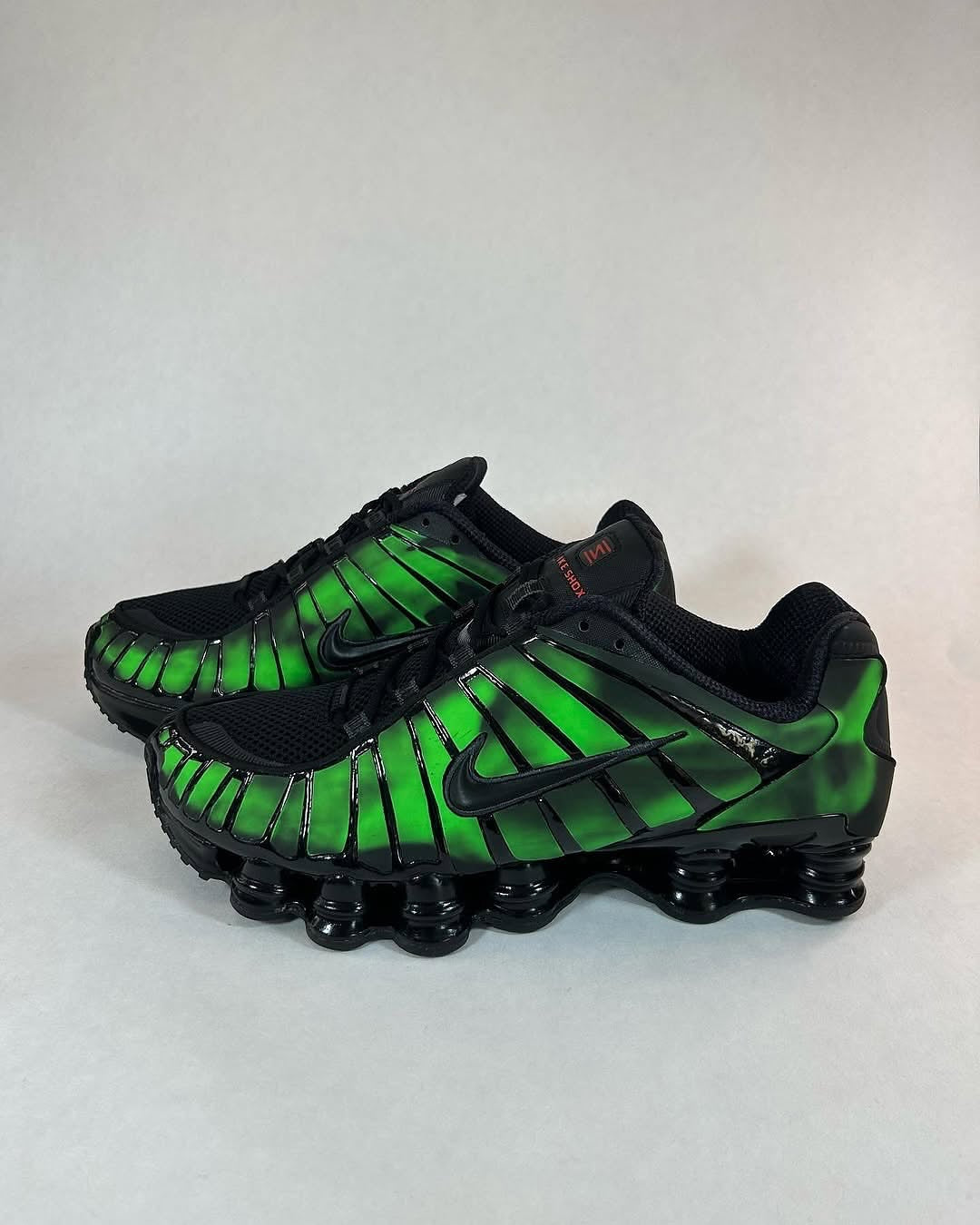Nike Shox THERMOREACTIVE (EXCLUSIVE)